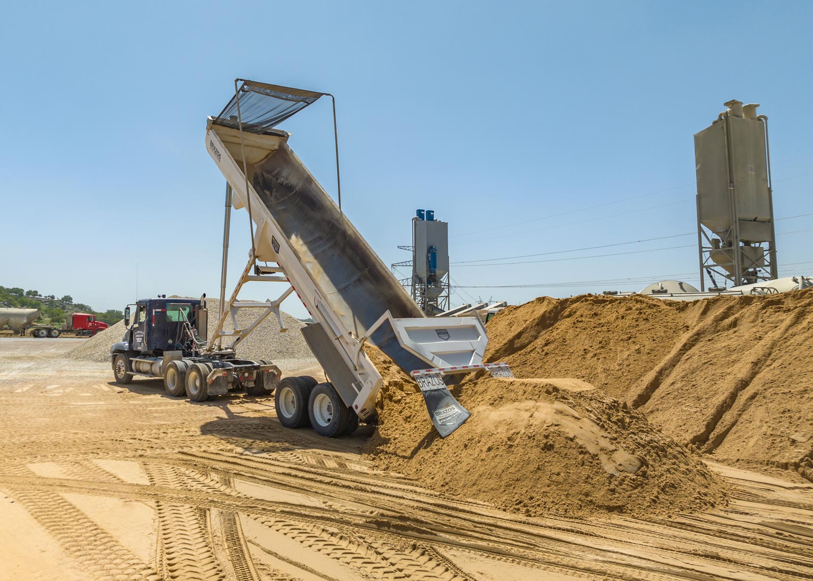 How Aggregate Transportation in Calgary Supports Construction Projects